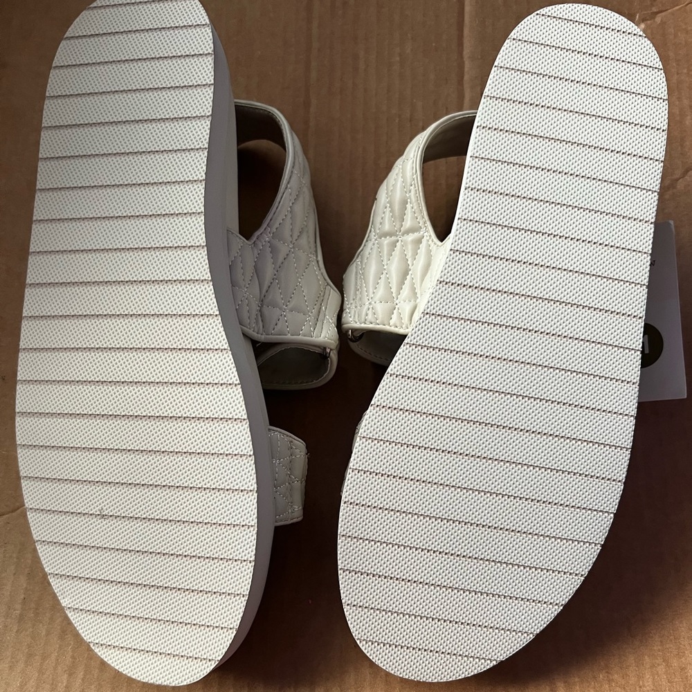 A New Day Women’s Ruthie Quilted Footbed Sandal, sz 11 - Picture 2 of 3